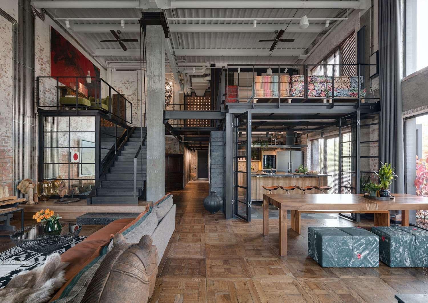 Industrial Loft Workspace: Urban Edge Meets Timeless Sophistication